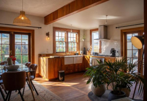 KOWHAI COTTAGE